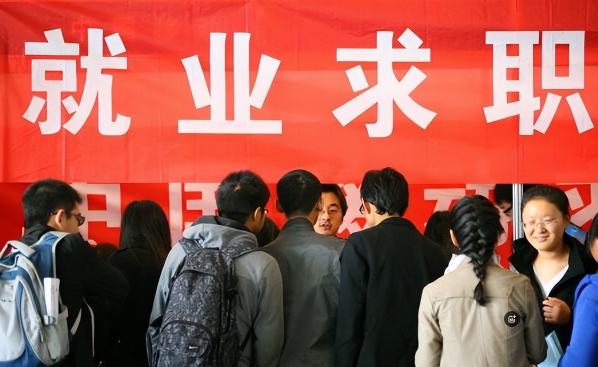 吸納高校畢業(yè)生等青年就業(yè)，企業(yè)可享一次性擴崗補助！
